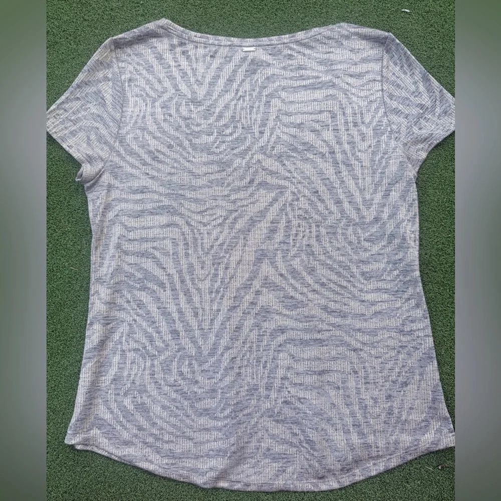 White House Black Market Shimmer Gold V-Neck Short Sleeve Top Tee - Picture 4 of 5